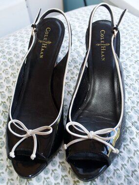 Cole Haan Black Patent Slingback Heels Peep Toe White Bow Trim Size 10B Classic